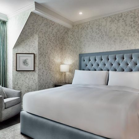 Chateau Vaudreuil Ngoại thất bức ảnh A bedroom at the London West Hollywood
