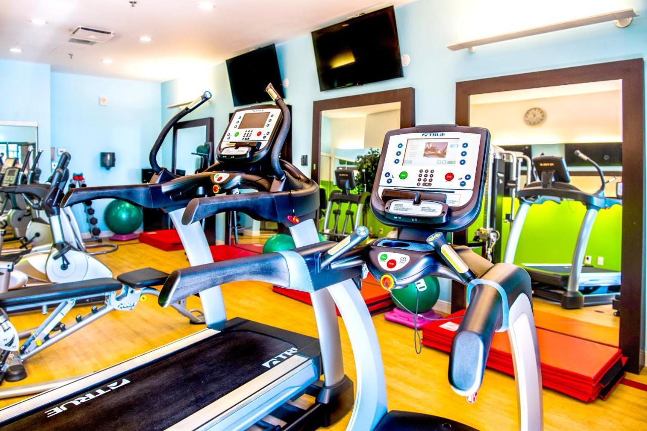 Chateau Vaudreuil Ngoại thất bức ảnh The gym at the hotel