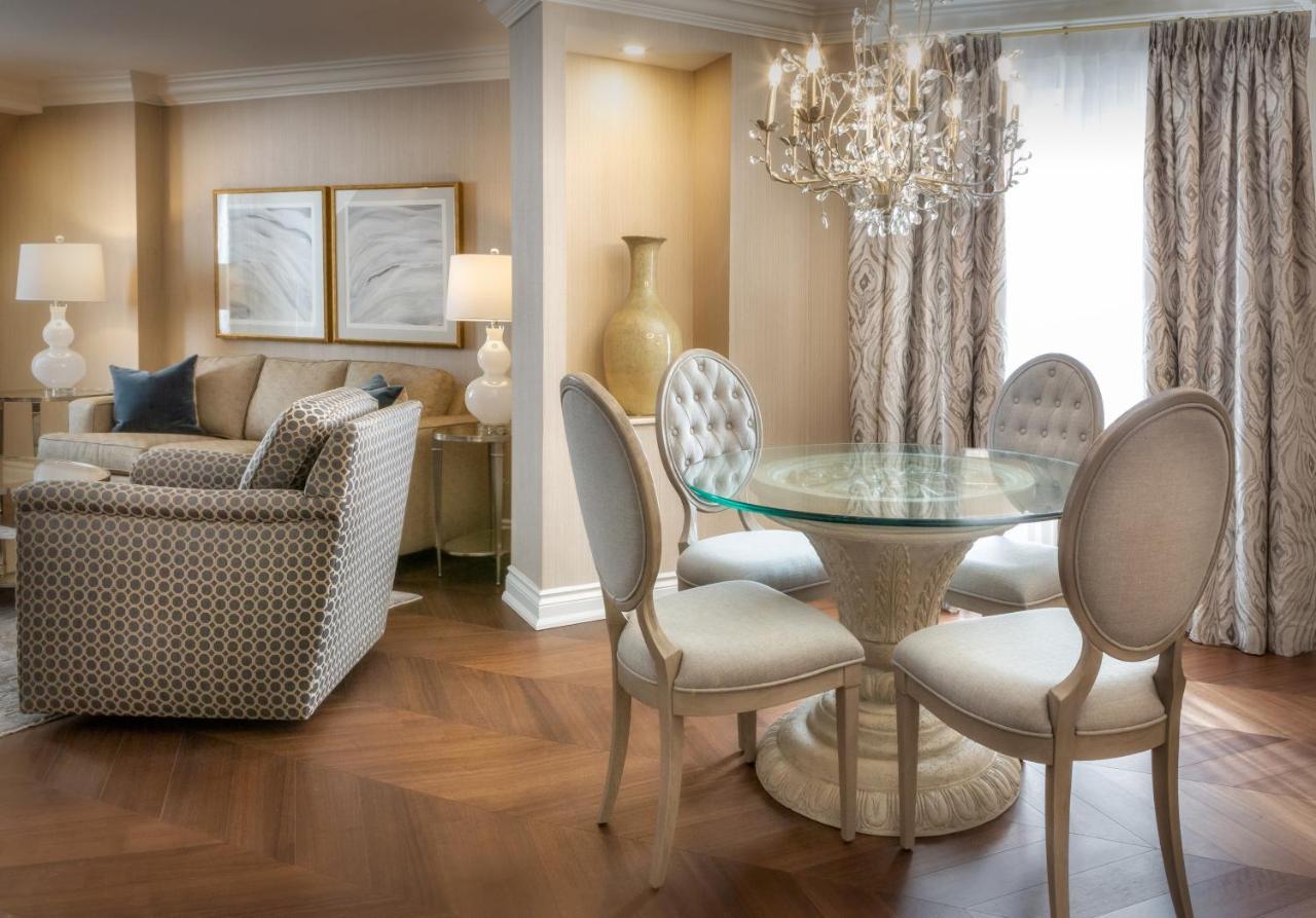 Chateau Vaudreuil Ngoại thất bức ảnh A living room at The Ritz-Carlton, Chicago