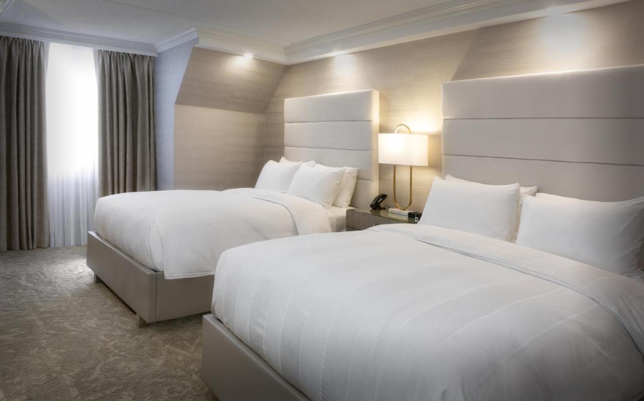 Chateau Vaudreuil Ngoại thất bức ảnh A guest room at the Hotel Commonwealth
