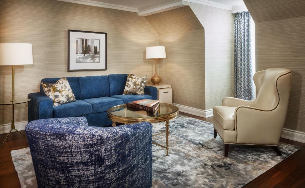 Chateau Vaudreuil Ngoại thất bức ảnh A living room at the Ritz-Carlton, Boston