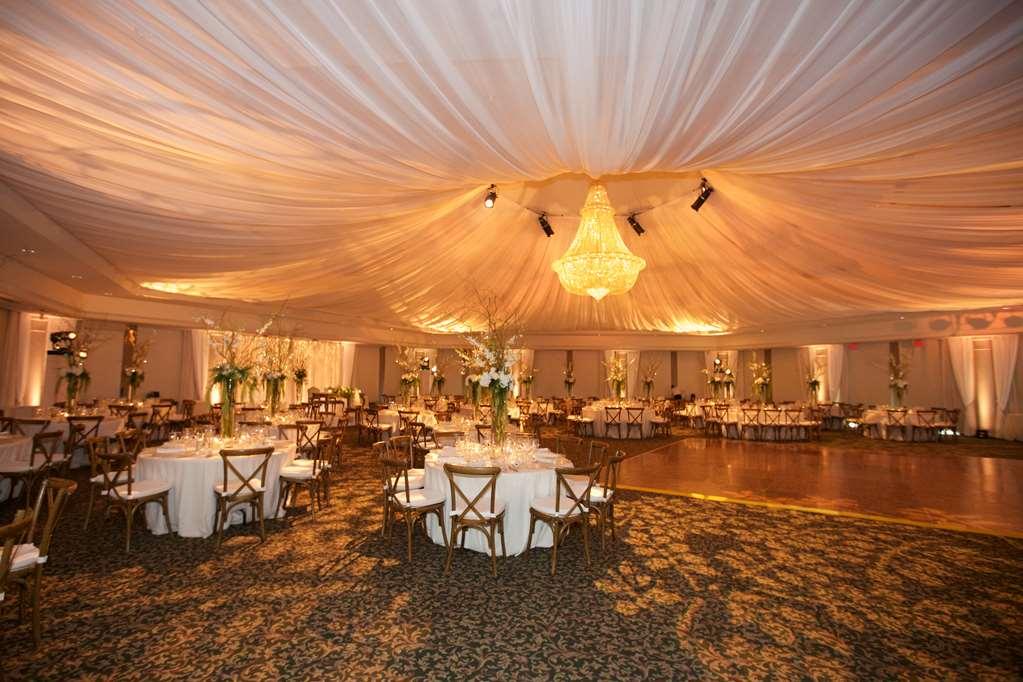 Chateau Vaudreuil Ngoại thất bức ảnh The tent at the Ritz-Carlton, Laguna Niguel