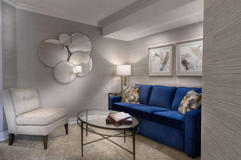 Chateau Vaudreuil Phòng bức ảnh A living room at The Carlyle
