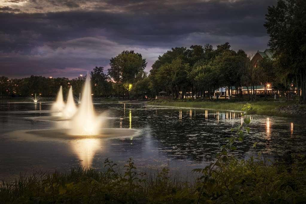 Chateau Vaudreuil Ngoại thất bức ảnh Fountains at Lake Mirror