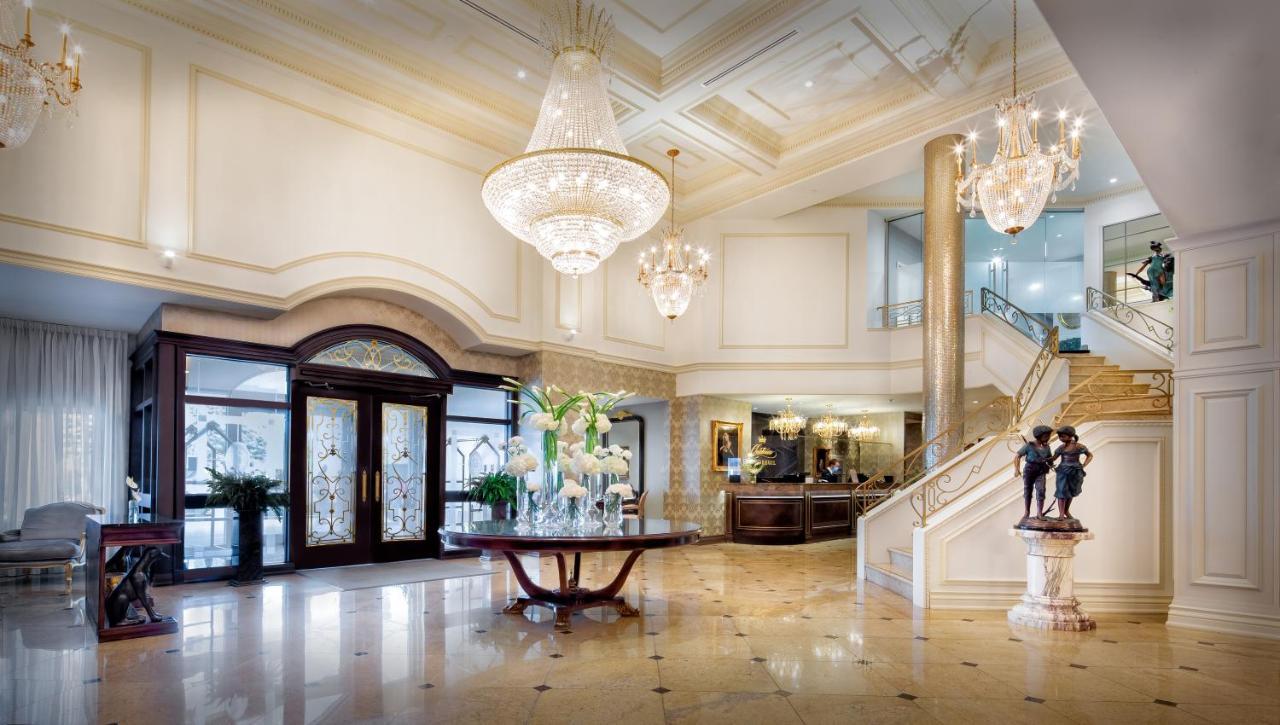 Chateau Vaudreuil Ngoại thất bức ảnh The lobby of the Four Seasons Hotel