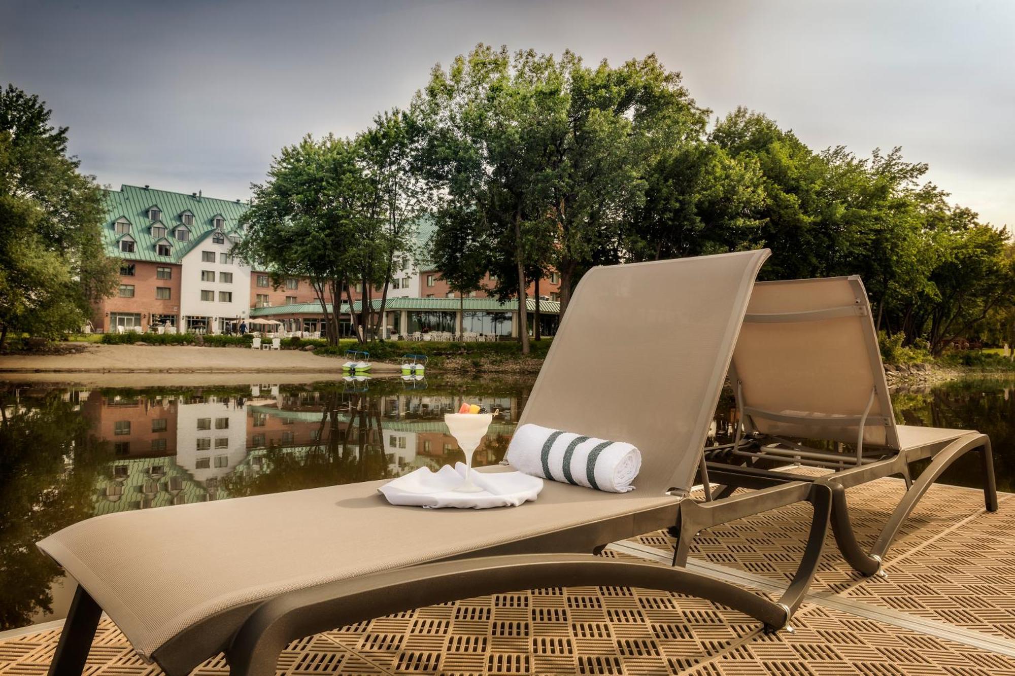Chateau Vaudreuil Ngoại thất bức ảnh A chaise longue