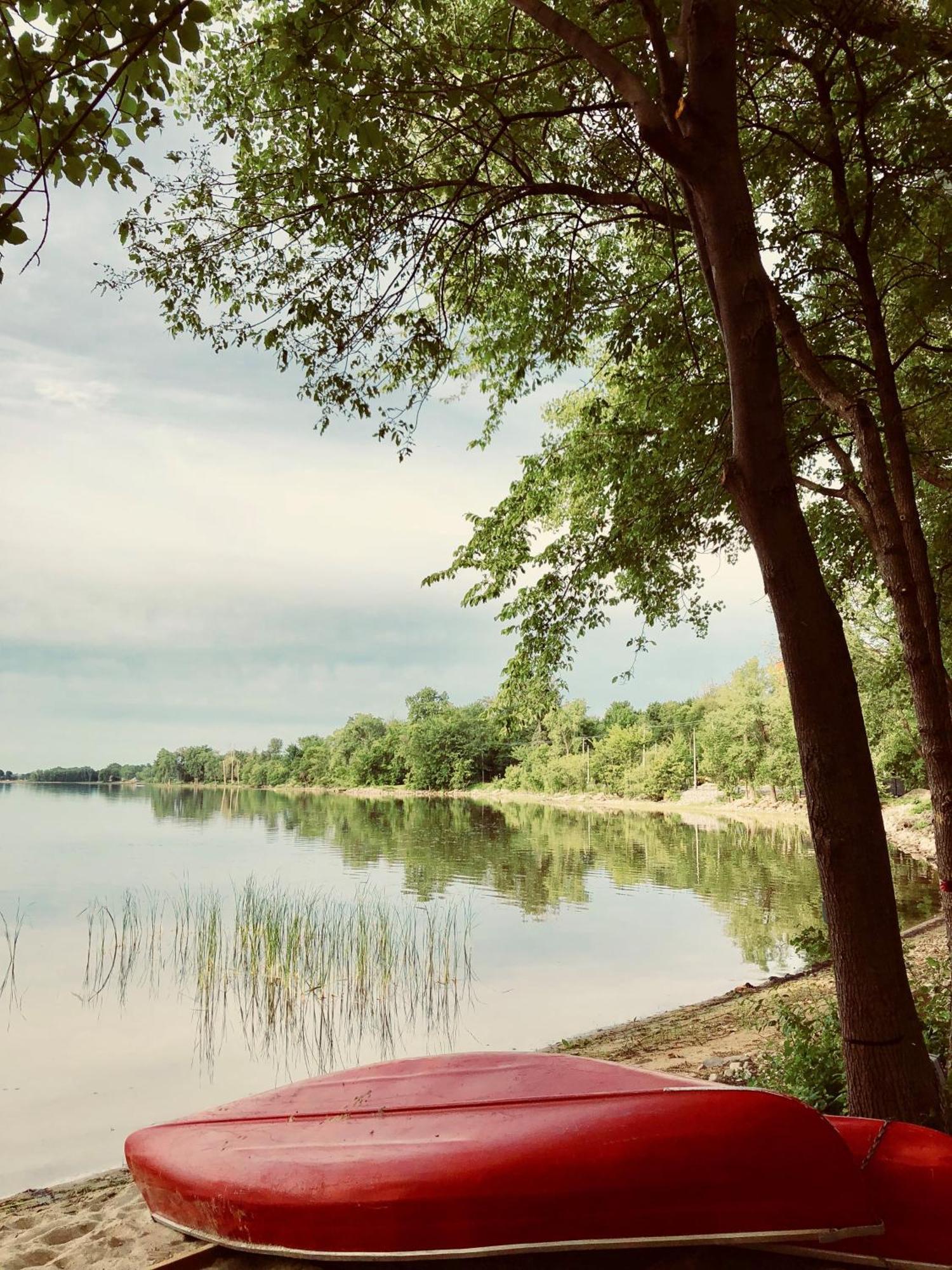 Chateau Vaudreuil Ngoại thất bức ảnh View of the lake