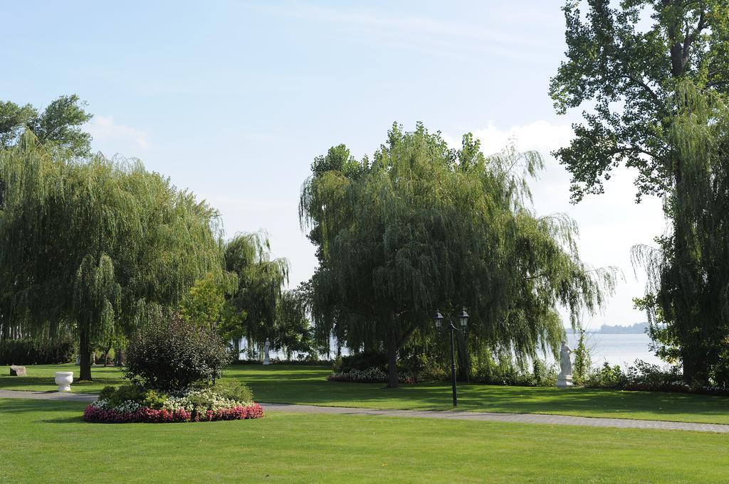 Chateau Vaudreuil Ngoại thất bức ảnh View of the park