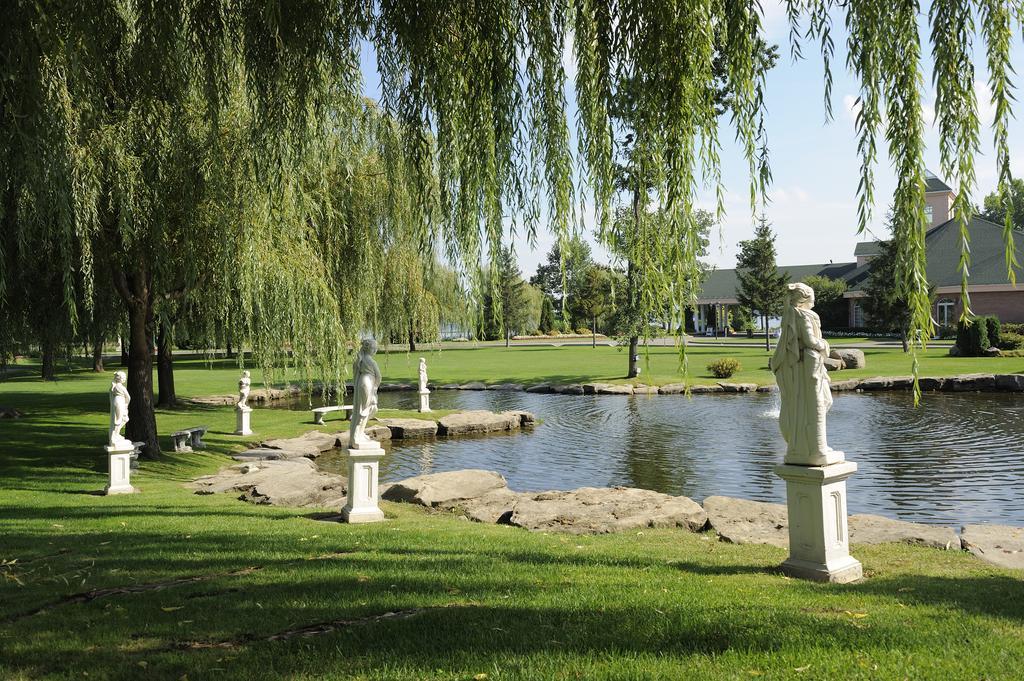 Chateau Vaudreuil Ngoại thất bức ảnh The sculpture park
